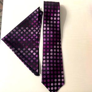 Sean John tie and pocket square set.